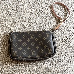 Louis Vuitton Small Shoulder Clutch Accompanied by Dust Bag